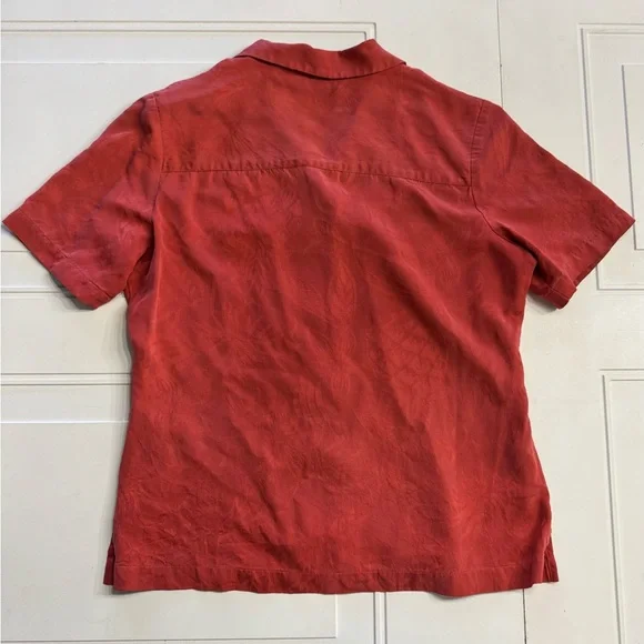 Tommy Bahama Women's Sz Small 100% Silk Red Floral Button Up Blouse Short Top - Picture 6 of 6